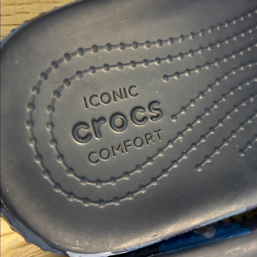Little Boy’s Crocs Classic Slide Sandals (Navy/Camo) - Picture 6 of 11